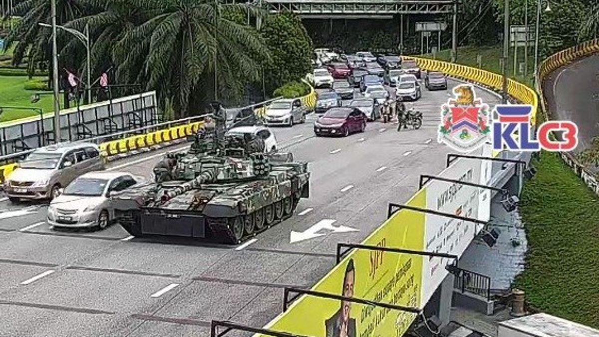 吉隆坡的道路严重拥堵，导致坦克崩溃