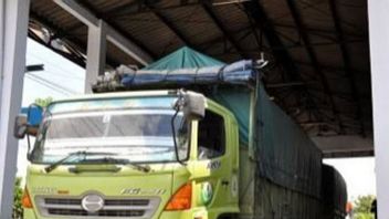 マイニングトラックは、パルンパンジャンとその周辺の道路修理中に時計リラクゼーションを与えられます