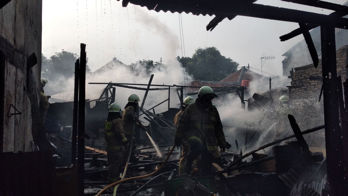 Incendie dans la zone densément peuplée de Rawamangun, une personne décédée par crise cardiaque