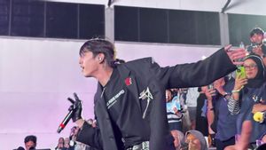 Kehangatan eaJ di Konser Jakarta: Nyanyi dari Tribun Sampai Bagi-bagi Air Minum ke Penonton