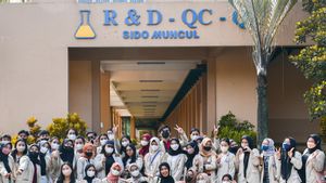 Pelajari Dunia Industri, Mahasiswa STIE Totalwin Kunjungi Pabrik Sido Muncul