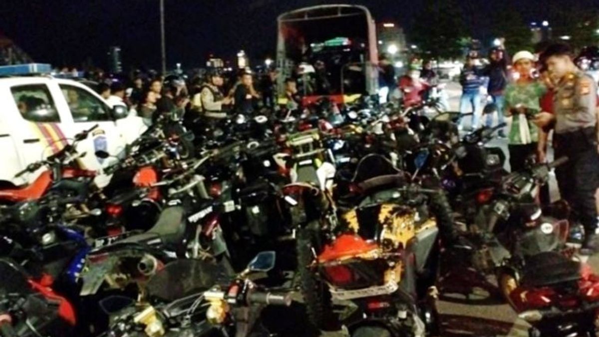 CPIでの襲撃、数百台のブロン排気バイクがマカッサル警察本部に確保
