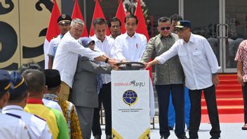 رسوم تخزين بقيمة 70 مليار روبية إندونيسية ، افتتح الرئيس جوكوي محطة ليويبانغ