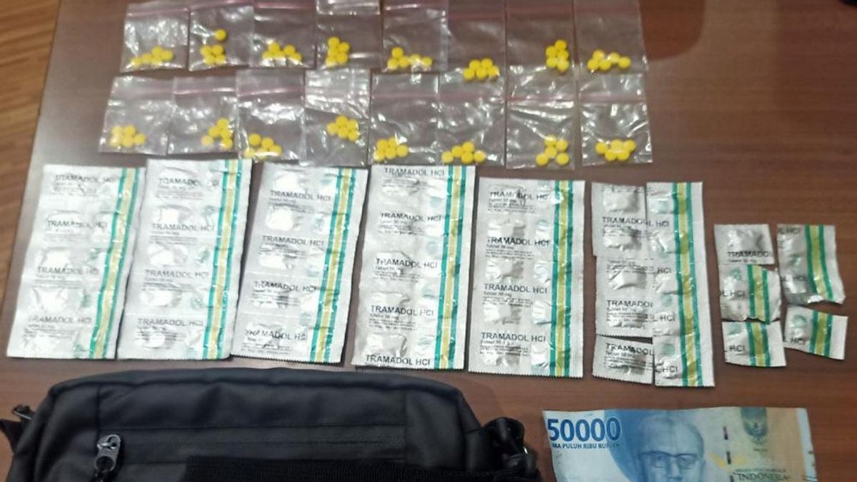 Drug Dealer Arrested, Admits To Obtaining Goods From Online Stores