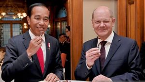 Jokowi Ditemani Kanselir Jerman Buka Puasa dengan Kurma di Hannover