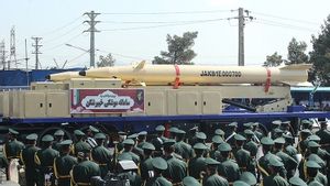 Teheran Luncurkan Rudal Balistik Baru di Parade Peringatan Perang Iran-Irak