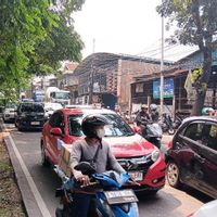 Jalan Amblas Lenteng Agung Bikin Macet Parah, Mobil Arah Depok Diputar Balik 