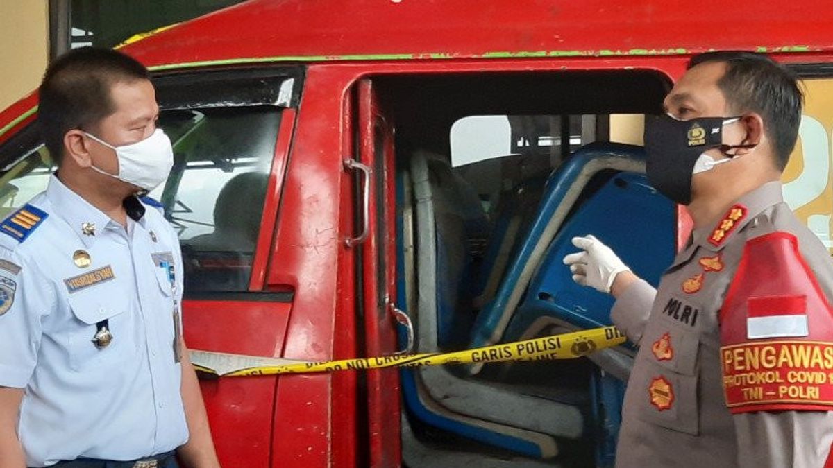 Les Voleurs De 120 Sièges D’autobus Transjakarta Stockés à Angkot Sont Gelés