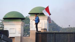 Ketika DPR Menyerah pada Tekanan Publik