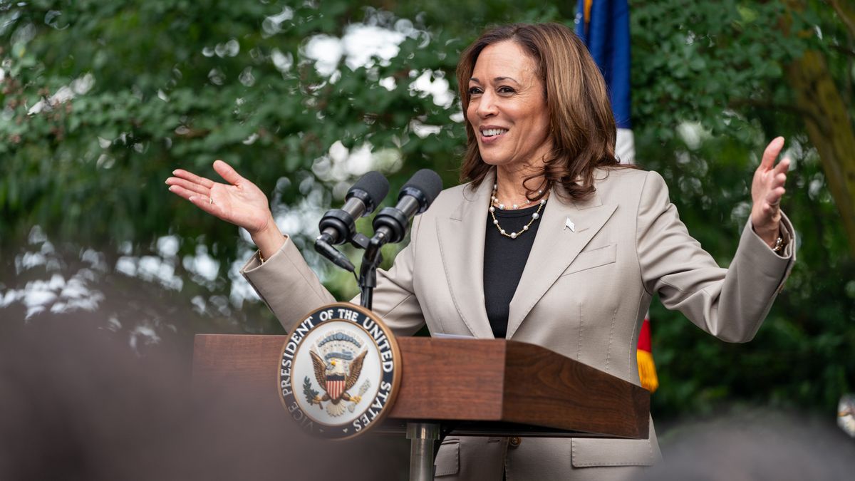 元米国副大統領のカマラ・ハリスは、2024年の大統領選挙でジョー・バイデンがトランプに対して邪魔にならないことを後悔しています