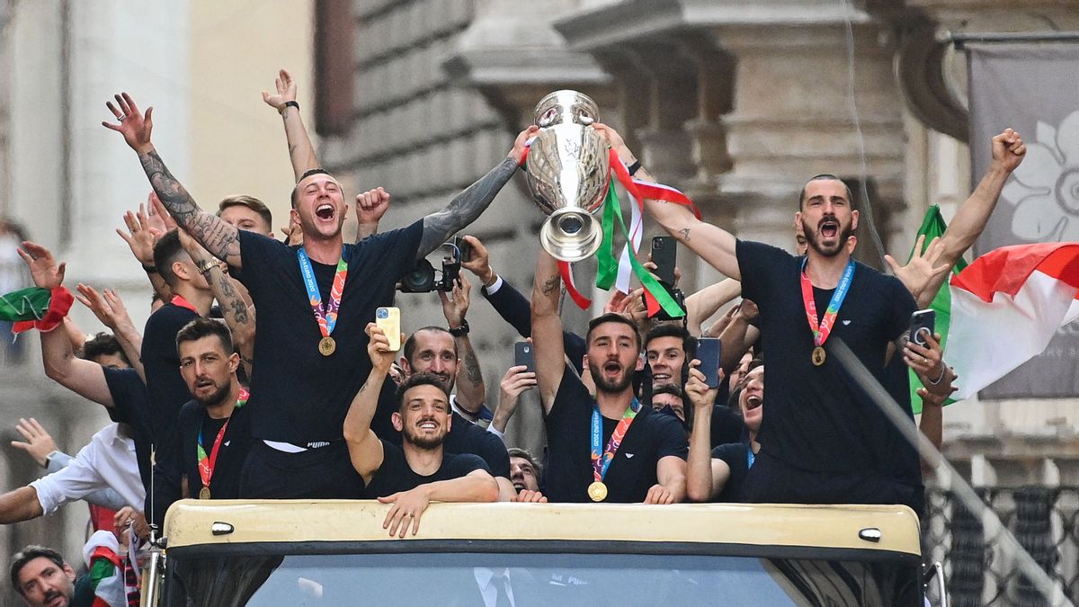 18 شهرا في جائحة الجحيم، إيطاليا يجعل انتصار أزوري كما المعالج الأمة