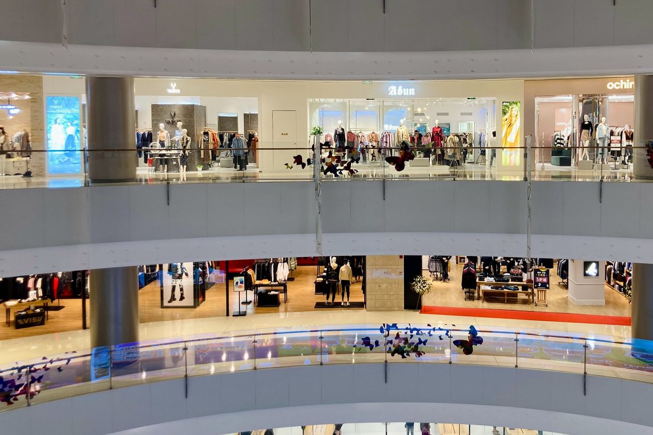 商人对乔科维的尖叫: Ppkm 创建购物中心, 酒店到血腥餐馆