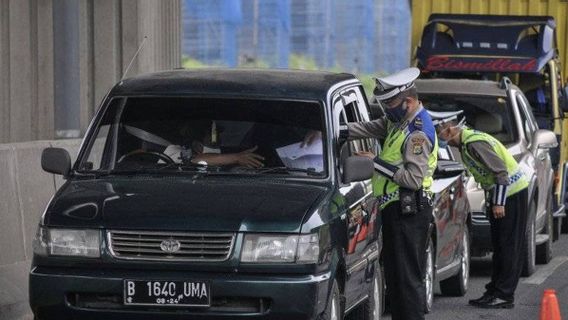 Homecoming Ban Commence, Un Bus Au Nouveau Terminal De Pulogebang Ne Part Que 3 Passagers