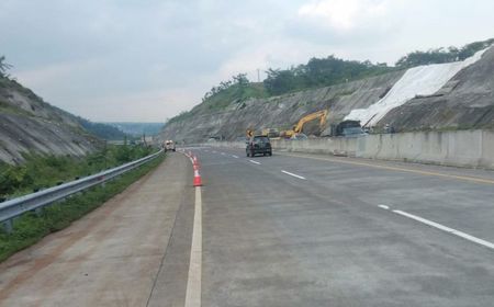 Jasamarga Kerahkan Alat Berat Percepat Pembersihan Longsor Tol Pandaan