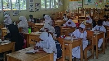 Escorting 2021 New Student Admissions, West Sumatra Ombudsman Opens Complaints Command