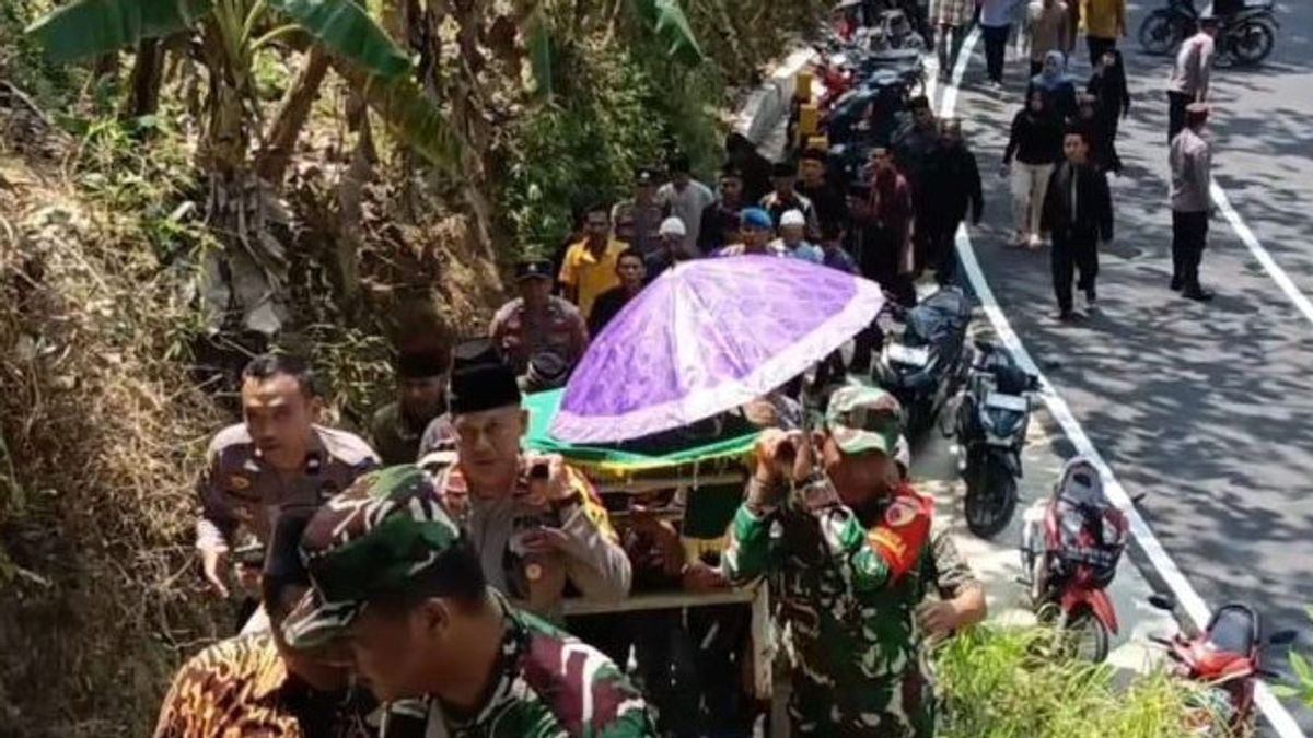 三名死亡受害者,警察在Pacitan Forest部署了K9 Kejar Wawan