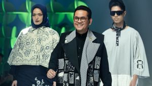 Pakai Rompi Keren, Menteri Perdagangan Budi Santoso Beri Kejutan di Panggung JMFW 2026