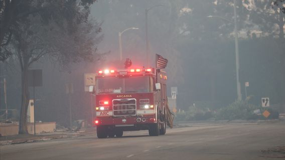 castique : Un incendie de forêt près de Los Angeles s'élève à 9 400 hectares