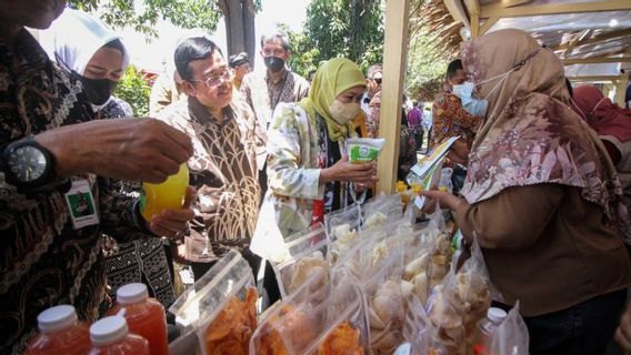 东爪哇省省长霍菲法公司实现中小微企业升级