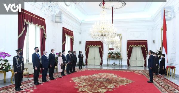 president-jokowi-received-a-letter-of-trust-from-8-ambassadors-of-friends-of-the-state