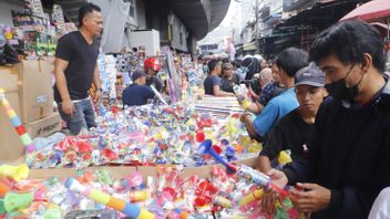 PPKM Dicabut, Pedagang Terompet Pasar Asemka Dapat Berkah, Raup Untung Tiga Kali Lipat Jelang Tahun Baru 2023