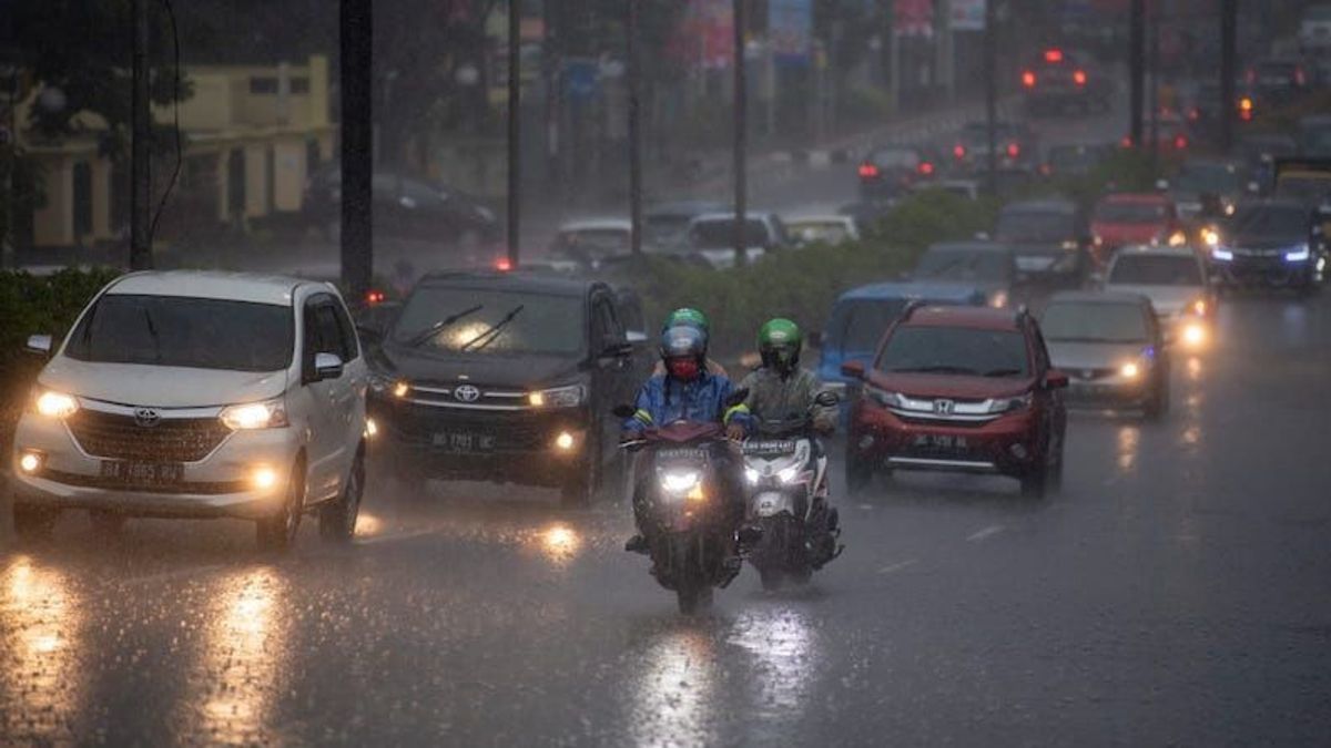 BMKG Prakirakan Sejumlah Wilayah Jakarta Hujan Angin pada Sore Hari