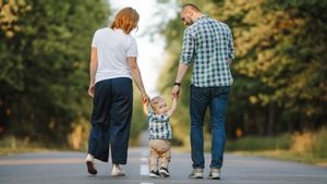 Sikap Toksik Sesama Orang Tua yang Menguras Emosi, Kenali 8 Tandanya