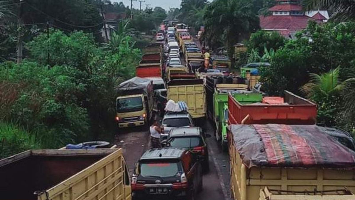 Jalan di Batanghari Jambi Diperbaiki, Polisi Hentikan Aktivitas Angkutan Batu Bara 