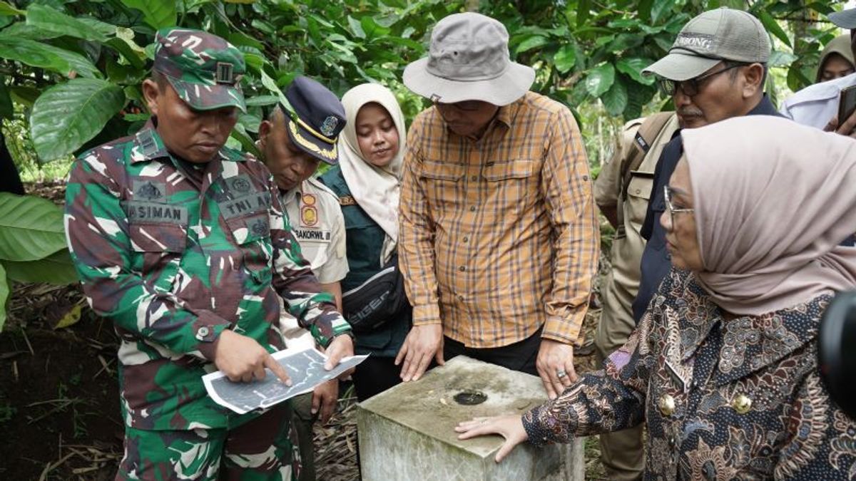 Pj Bupati Lumajang Mediasi Konflik Batas Wisata Air Terjun Tumpak Sewu