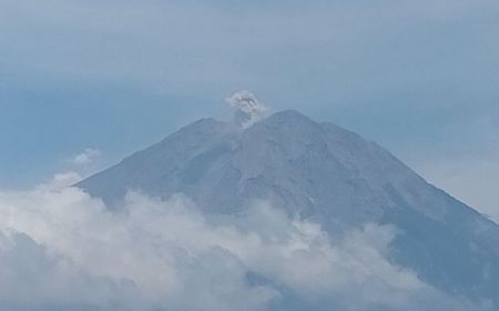 Gunung Semeru 7 Kali Erupsi pada Sabtu Pagi