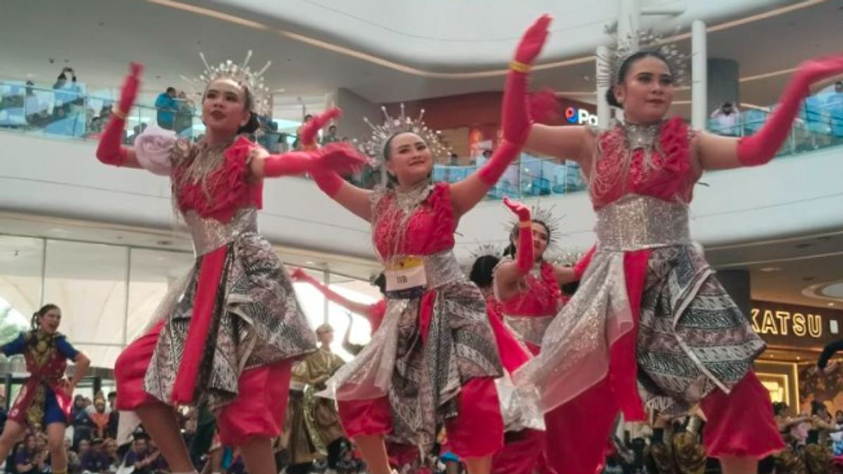 Lebih dari 8.000 Penari Ramaikan Indonesia Menari 2025 di Karawang