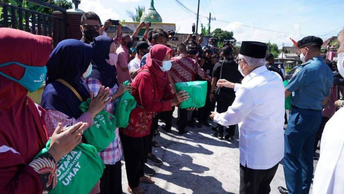 Kunjungi Kabupaten Lumajang, Wapres Berikan Bantuan Sosial kepada Warga Desa Jarit