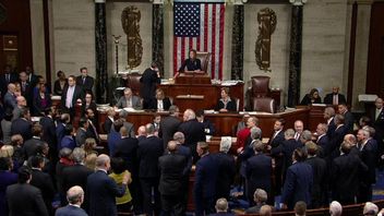 侮辱民主党，共和党政客被解职在美国众议院的立场