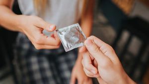 Kenikmatan Seks Berkurang karena Pakai Kondom? Ini Fakta Sebenarnya