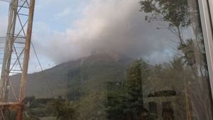 Luncuran Lava Pijar Gunung Karangetang Capai 1.500 Meter