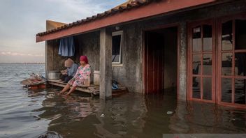 被两个热带气旋击中,注意中爪哇海岸的罗布洪水