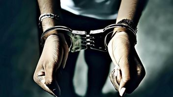 警方在巨港逮捕了一名俄罗斯游客摩托车小偷