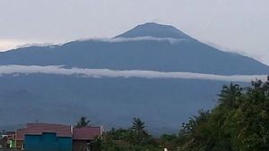 다양한 버전 중 중앙 자바에서 가장 높은 Mount Slamet의 역사