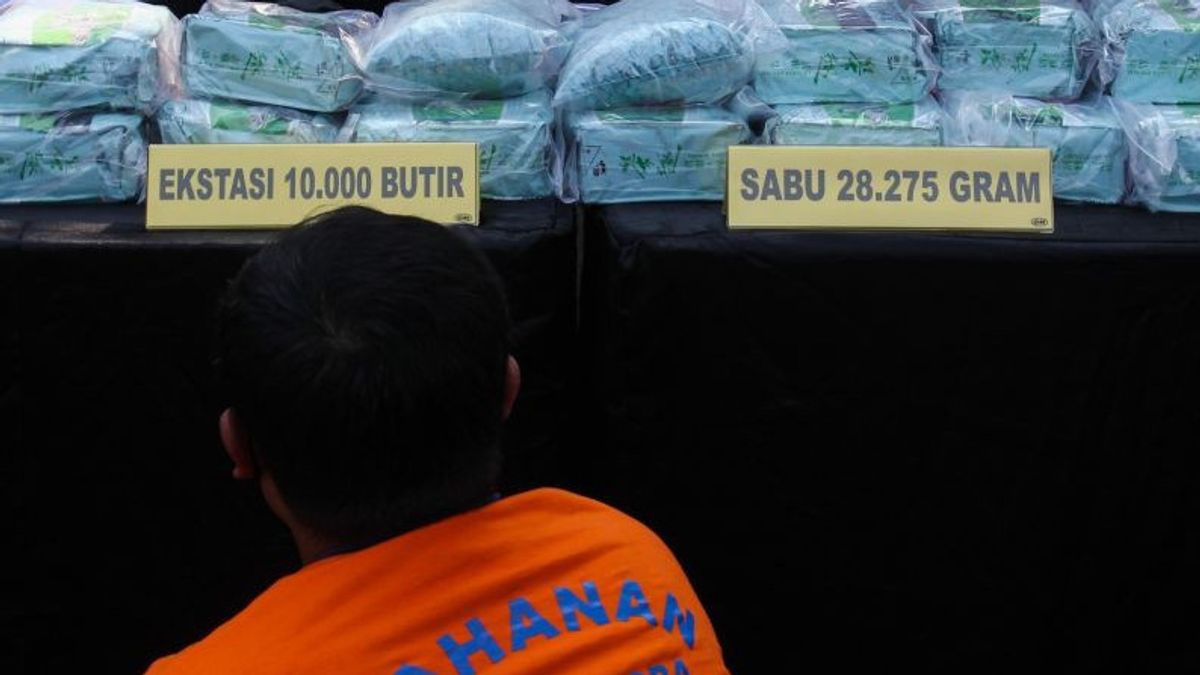 Kurir 28,3 Kg Sabu Ditangkap Polrestabes Surabaya di Stasiun Malang
