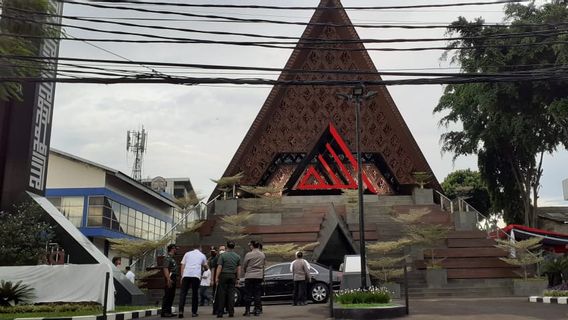 Attending The Inauguration Of The At-Taufiq Mosque, Jokowi Appears To Be Talking With Megawati