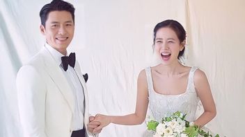 Smiling Happy, 5 Portraits Of Hyun Bin And Son Ye Jin On The Aisle