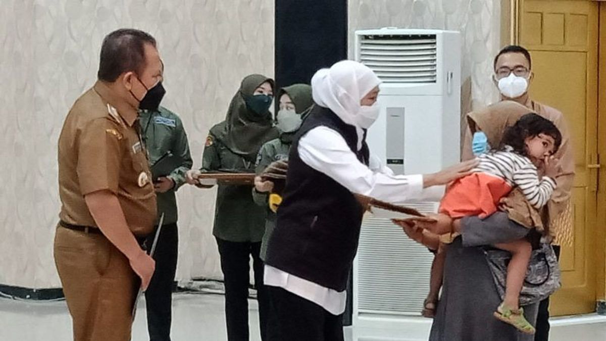 Pemprov Jatim Beri Santunan Keluarga Korban Ritual di Pantai Payangan Rp10 Juta