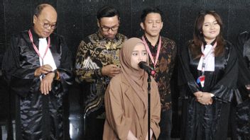 Lesti Kejora Holds Back Tears When Testifying At The Material Test Session Of The Copyright Law At The Constitutional Court