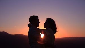 Tips Mempererat Hubungan Suami Istri dengan Pertengkaran