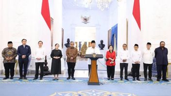 プラボウォ・スビアント大統領は、人民の側にいるか、古い重荷の継続するかの2つの選択肢の間で