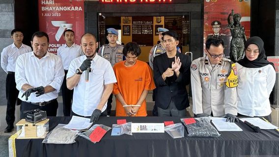 Malang Police Arrêté diffuser du contenu pornographique d’enfants en mode de contact via une application de recherche d’identités