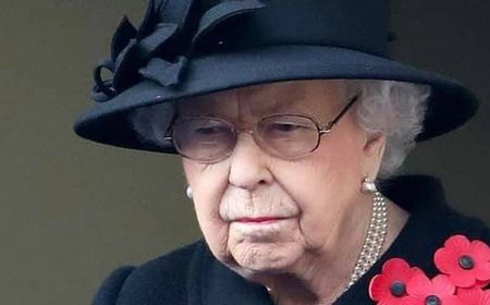 Penampilan Pertama Ratu Elizabeth dengan Masker di Depan Publik