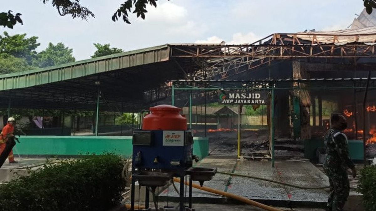 Jayakarta Mosque In Pulogadung Burns, Witness Calls Fire Emerging From Imam's Place