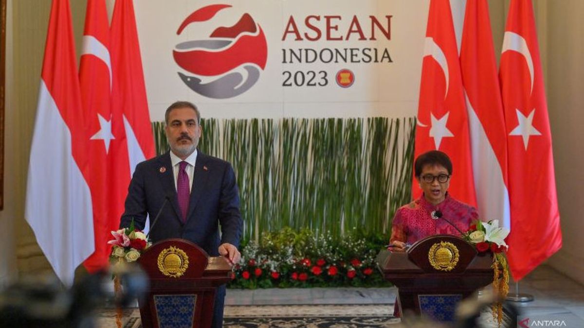 ジャカルタで会談し、インドネシア・トルコ外務大臣が国連安保理のイスラム嫌悪と改革について議論