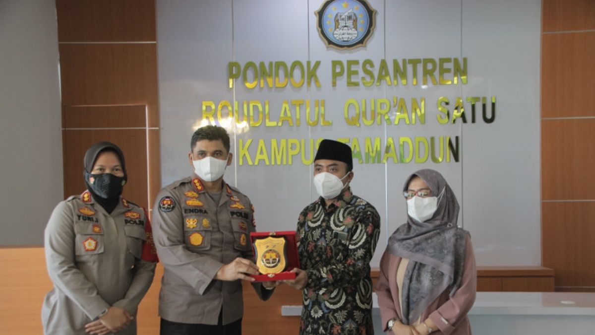 Visit To Roudlatul Qur'an Islamic Boarding School, Police And MUI Explains Prevention And Dangers Of Terrorism